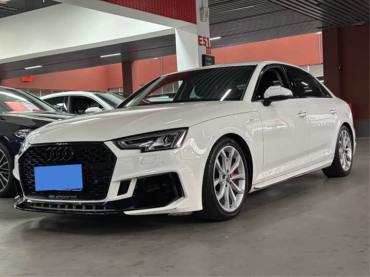 Audi A4L 2018 30 40 TFSI — фото 1