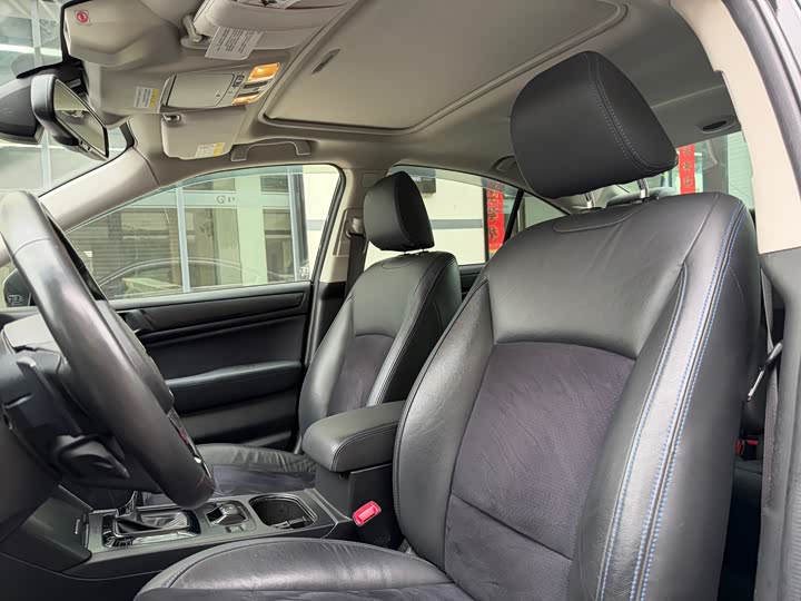 Subaru Legacy — фото 10
