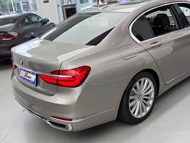 BMW 7 Series 740Li продвинутая — фото 13