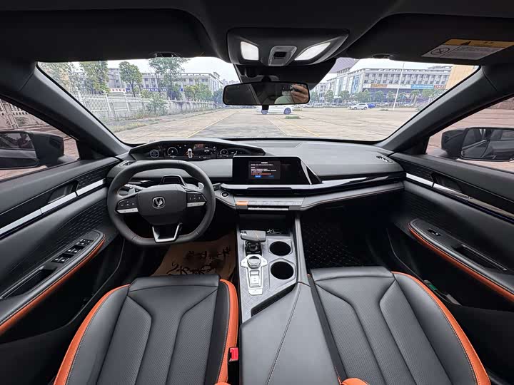Changan UNI-V 2023 1.5 T Premium — фото 9