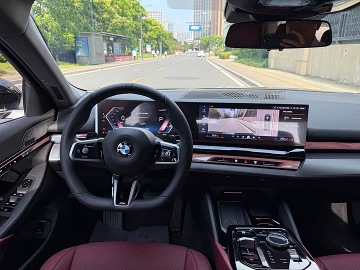 BMW 5-Series 2025 530 Li Leading M — фото 9