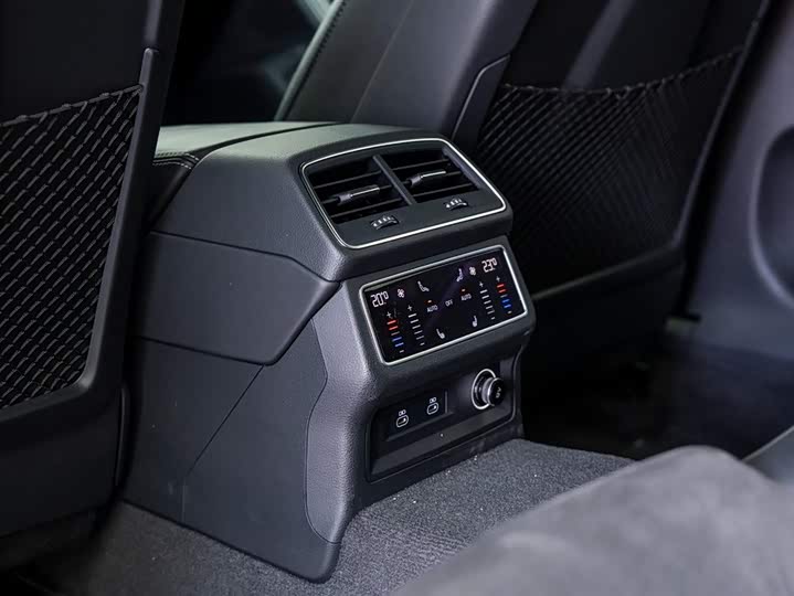 Audi A6L 2023 55 TFSI quattro — фото 17