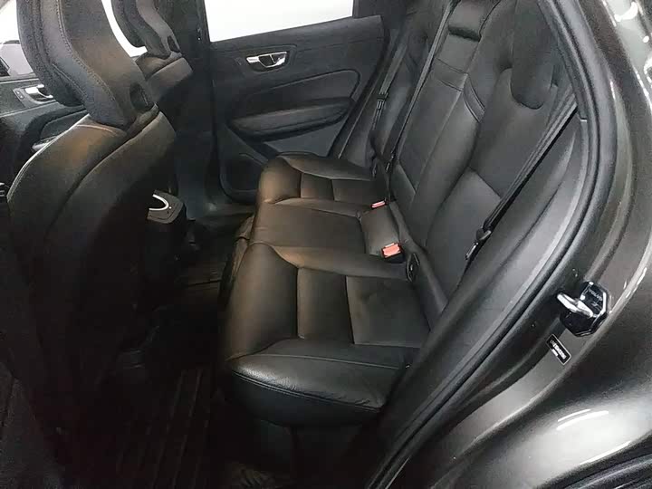 Volvo XC60 2019 T 5 4 WD VI — фото 13