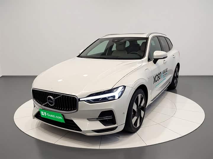 Volvo XC60 Hybrid 2025 Hybrid 4 WD — фото 3