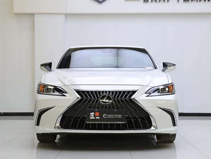 Lexus ES 2022 300h — фото 17