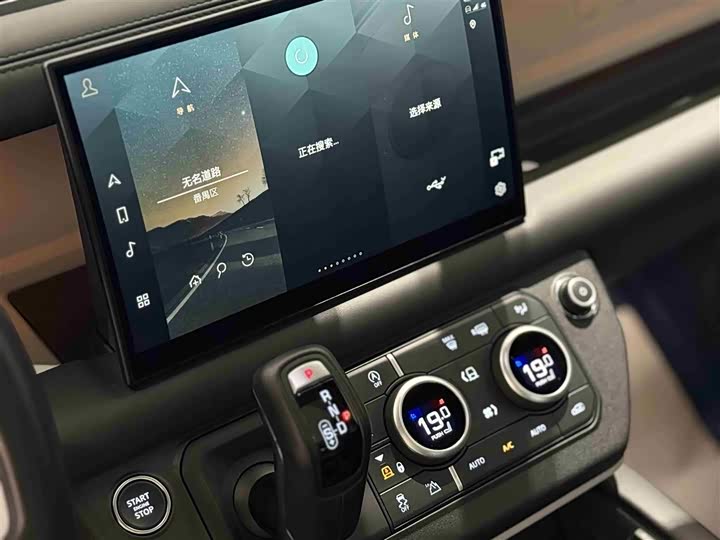 Land Rover Defender — фото 11