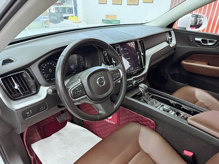 Volvo XC60 2019 T 5 4 WD VI — фото 15