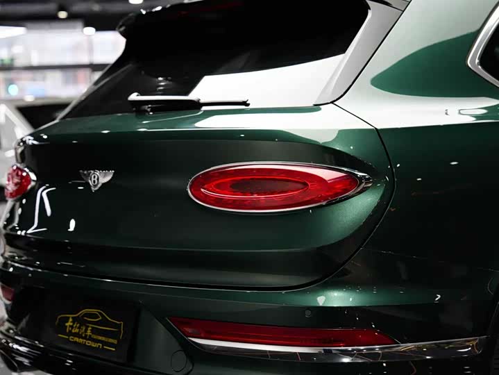 Bentley Bentayga — фото 14