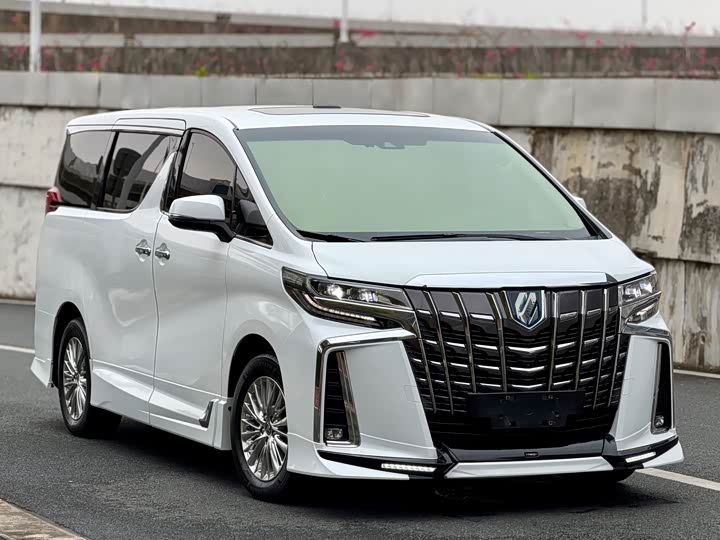 Toyota Alphard — фото 3