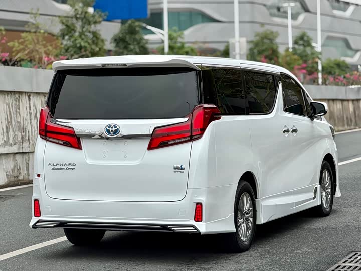 Toyota Alphard — фото 6