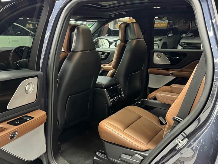 Lincoln Aviator — фото 11