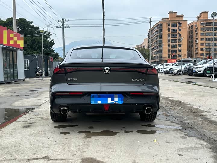 Changan UNI-V 2023 1.5 T Premium — фото 18