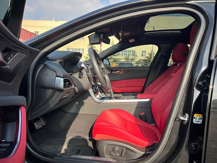 Jaguar XEL 2024 2.0 T 250 PS R-DYNAMIC S — фото 9