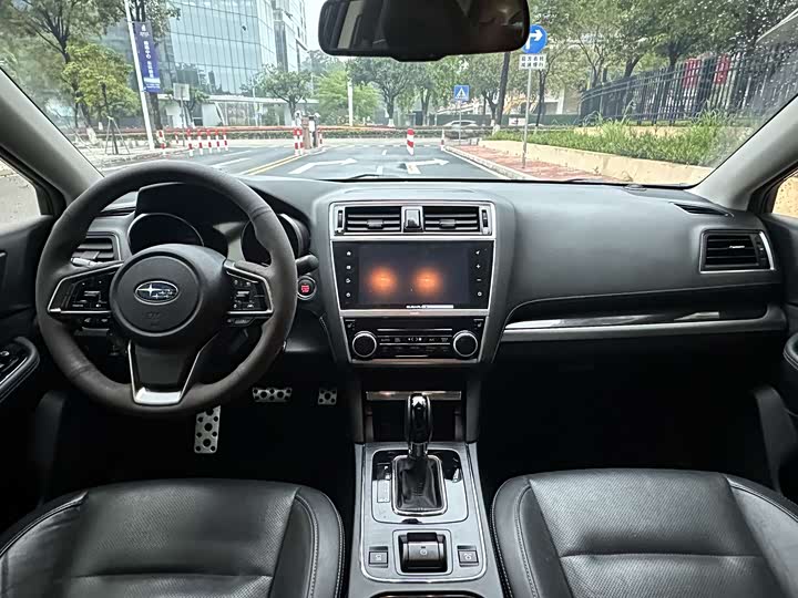Subaru Legacy — фото 11