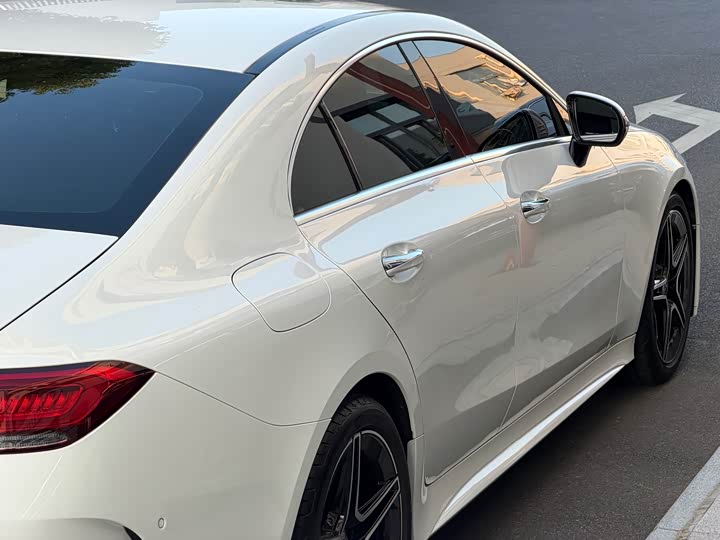 Mercedes-Benz CLS 2023 CLS 300 Luxury — фото 3