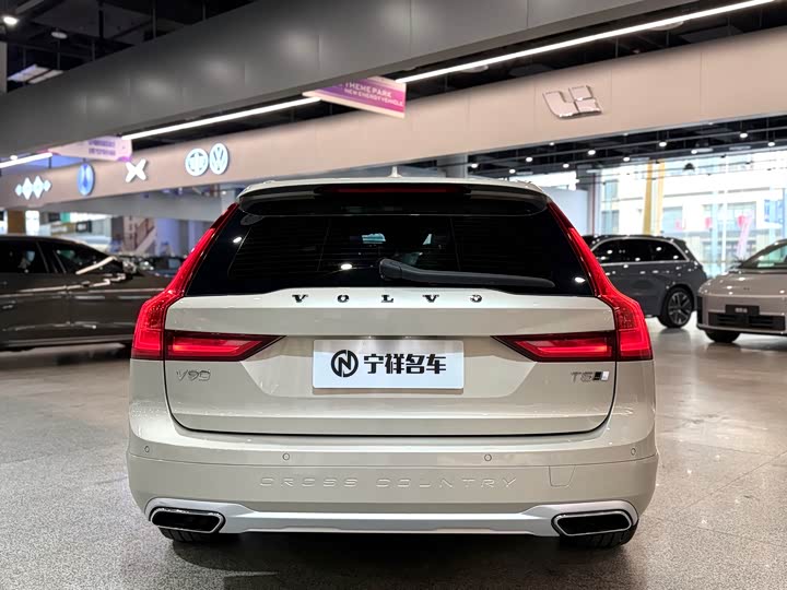 Volvo V90 2019 Cross Country T 5 AWD V — фото 5