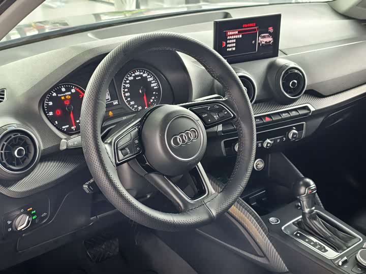 Audi Q2L 2020 35 TFSI — фото 8