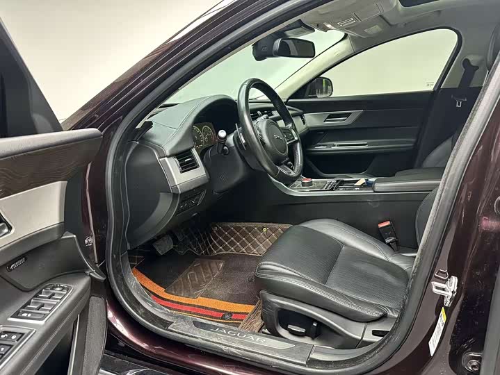 Jaguar XFL 2018 XFL 2.0 T 250 PS — фото 7