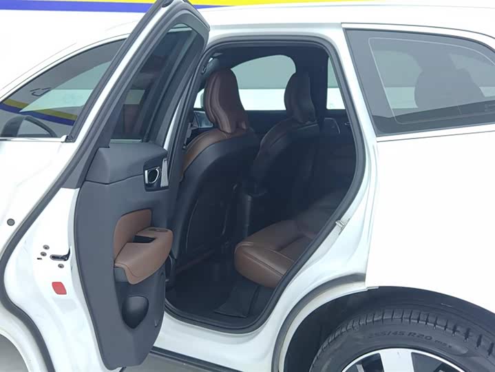Volvo XC60 Hybrid 2025 Hybrid 4 WD — фото 11