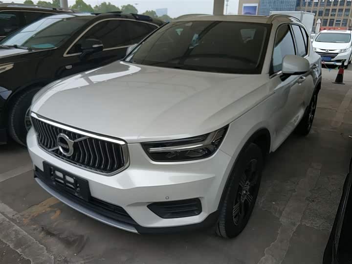 Volvo XC40 2020 T 3 — фото 1