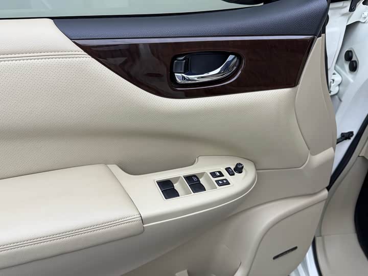 Nissan Quest — фото 12