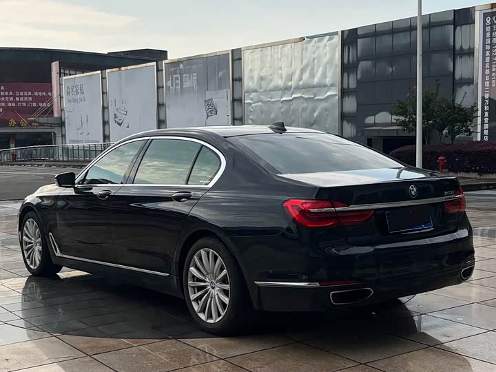 BMW 7 Series 740Li продвинутая — фото 19