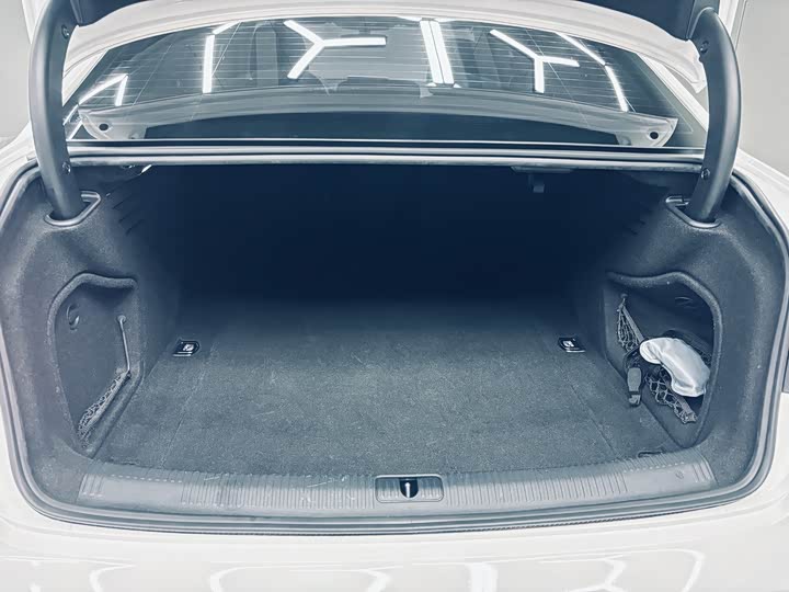 Audi A4L 2019 40 TFSI V — фото 17