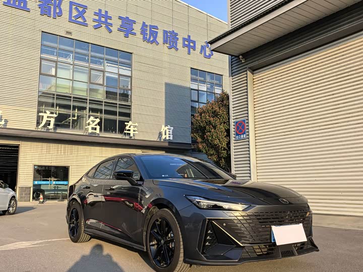 Changan UNI-V 2023 1.5 T Premium — фото 2