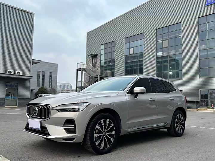 Volvo XC60 2024 B 5 4 WD — фото 1