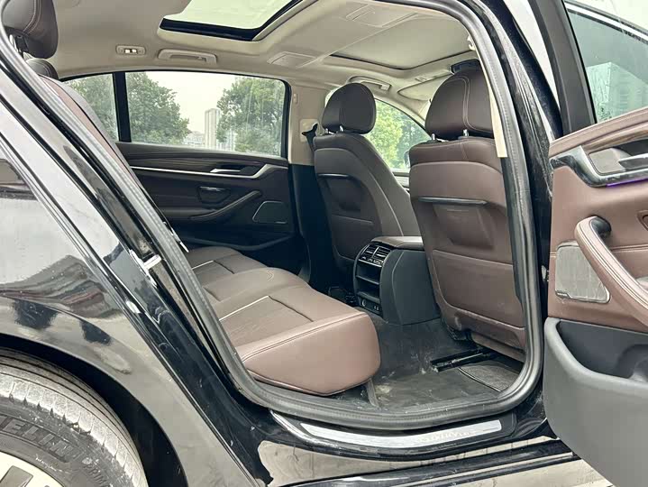 BMW 5 Series 530Li продвинутая люкс-пакет — фото 17