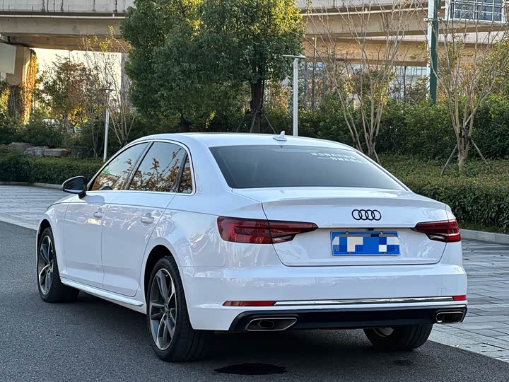 Audi A4L 2019 40 TFSI VI — фото 4
