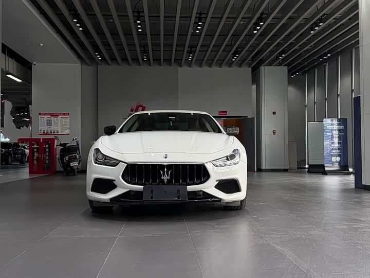 Maserati Ghibli 2021 3.0 T Gran Sport — фото 2