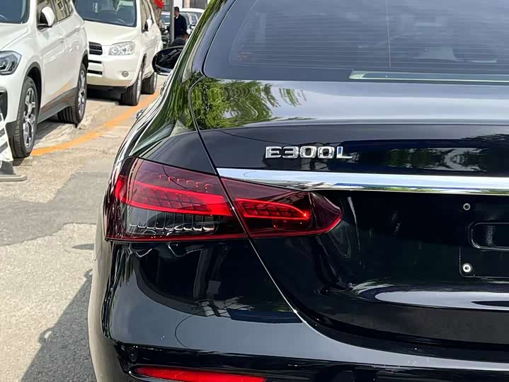 Mercedes-Benz E-Class 2022 E 300 L Luxury — фото 10