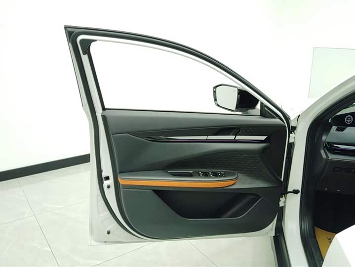 Changan UNI-V 2022 1.5 T Premium — фото 7