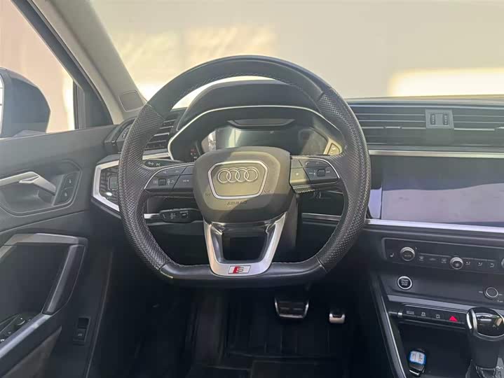 Audi Q3 Sportback 2023 45 TFSI quattro Luxury — фото 14