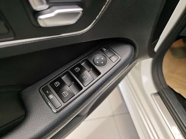 Mercedes-Benz E-Class 2015 E 200 L Sport — фото 9