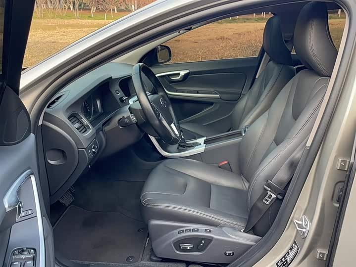 Volvo V60 2015 T 5 — фото 14