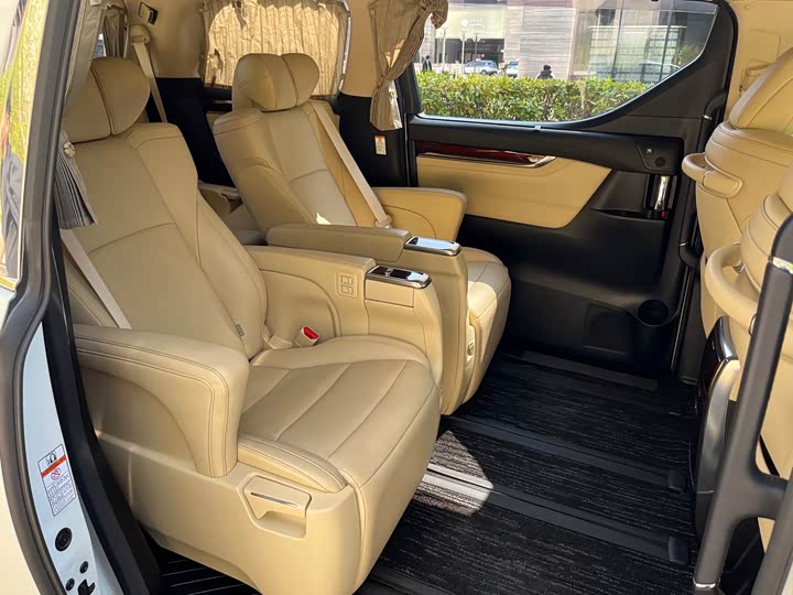 Toyota Alphard — фото 8