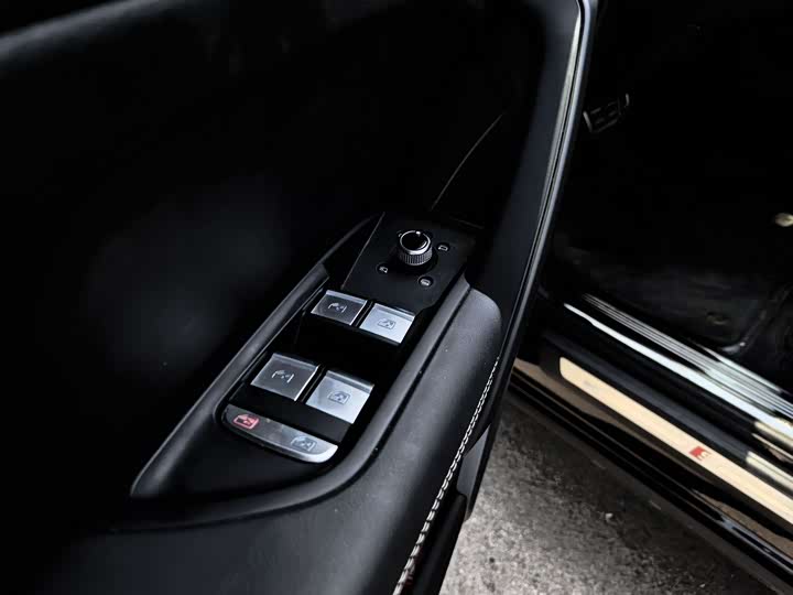 Audi Q5L 2024 40 TFSI — фото 16