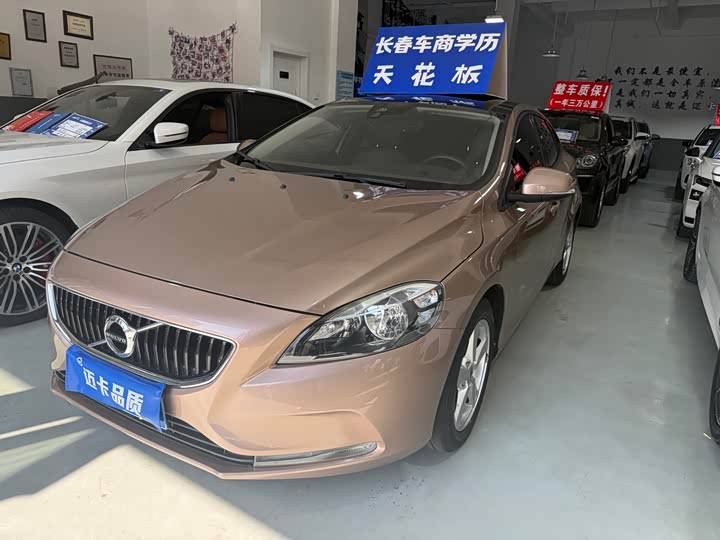 Volvo V40 2016 T 3 — фото 1