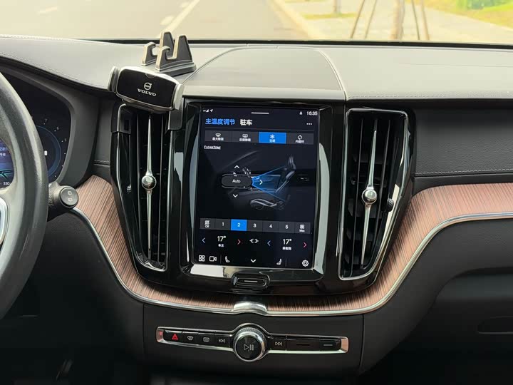 Volvo XC60 2022 B 5 4 WD — фото 13