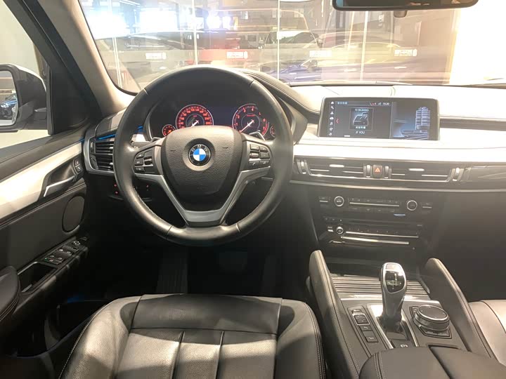 BMW X6 2018 x Drive 35i Leading — фото 9