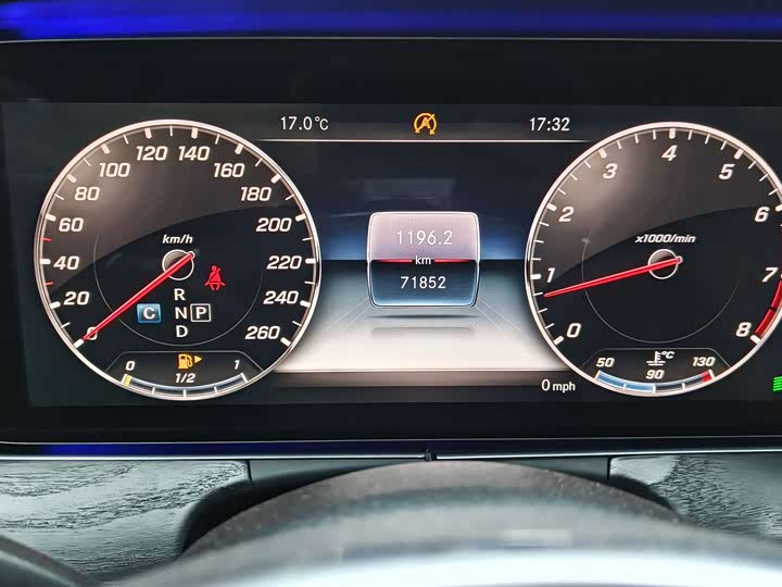 Mercedes-Benz E-Class 2018 E 300 L — фото 6