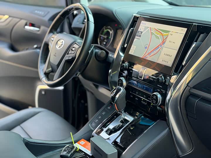 Toyota Vellfire — фото 7