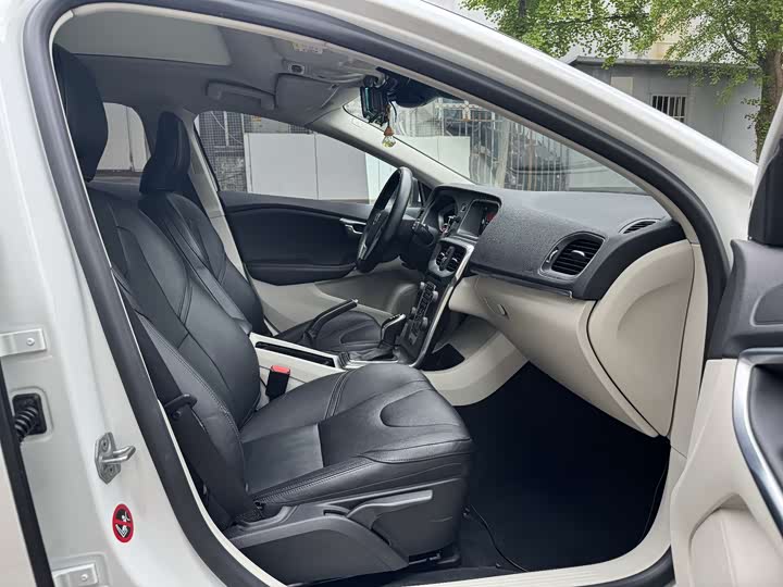 Volvo V40 2015 1.6 T — фото 18