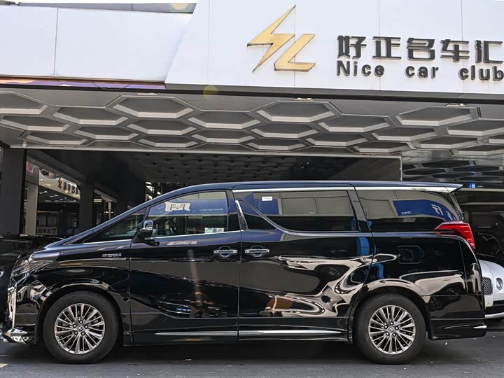 Toyota Alphard — фото 2