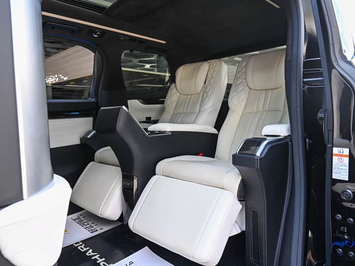 Toyota Alphard — фото 14