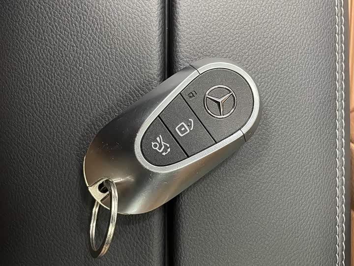 Mercedes-Benz E-Class 2024 E 300 L Luxury — фото 20