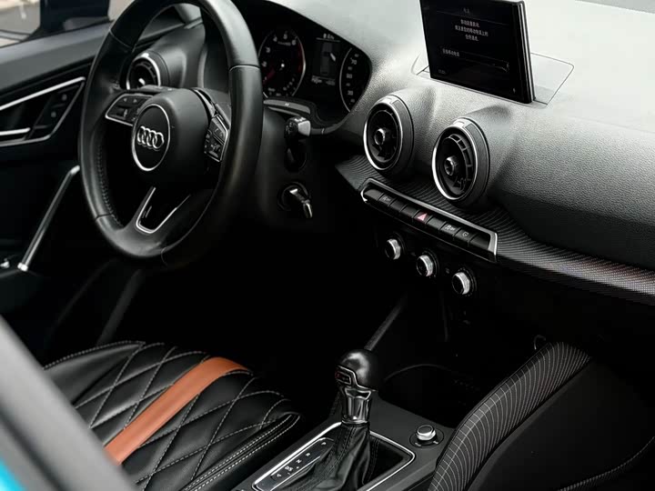 Audi Q2L 2018 35 TFSI VI — фото 8