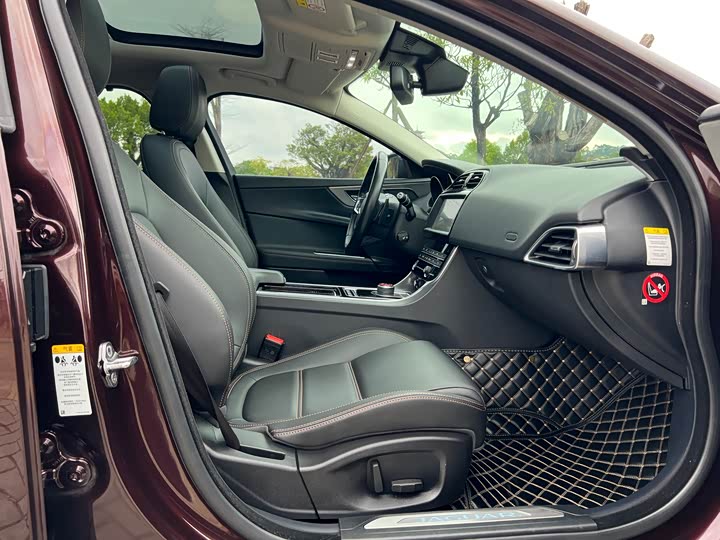 Jaguar XEL 2019 2.0 T 200 PS — фото 17